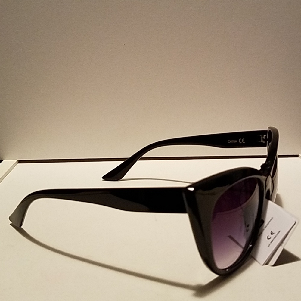 Designer Cat😺Eye Sunglasses - Picture 2 of 5